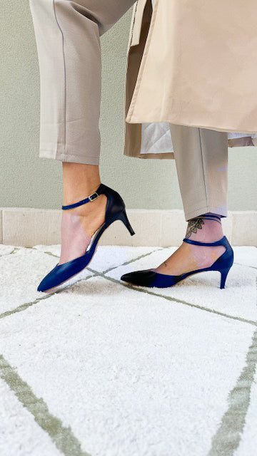 CLARE-punta-tallone-vista-indossato-tallone-nappa-blu-tacco-5