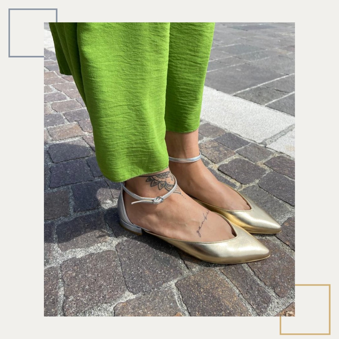 MARA-punta-tallone-ballerina-vista-indossato-laterale-nappa-laminato-platino-laminato-argento