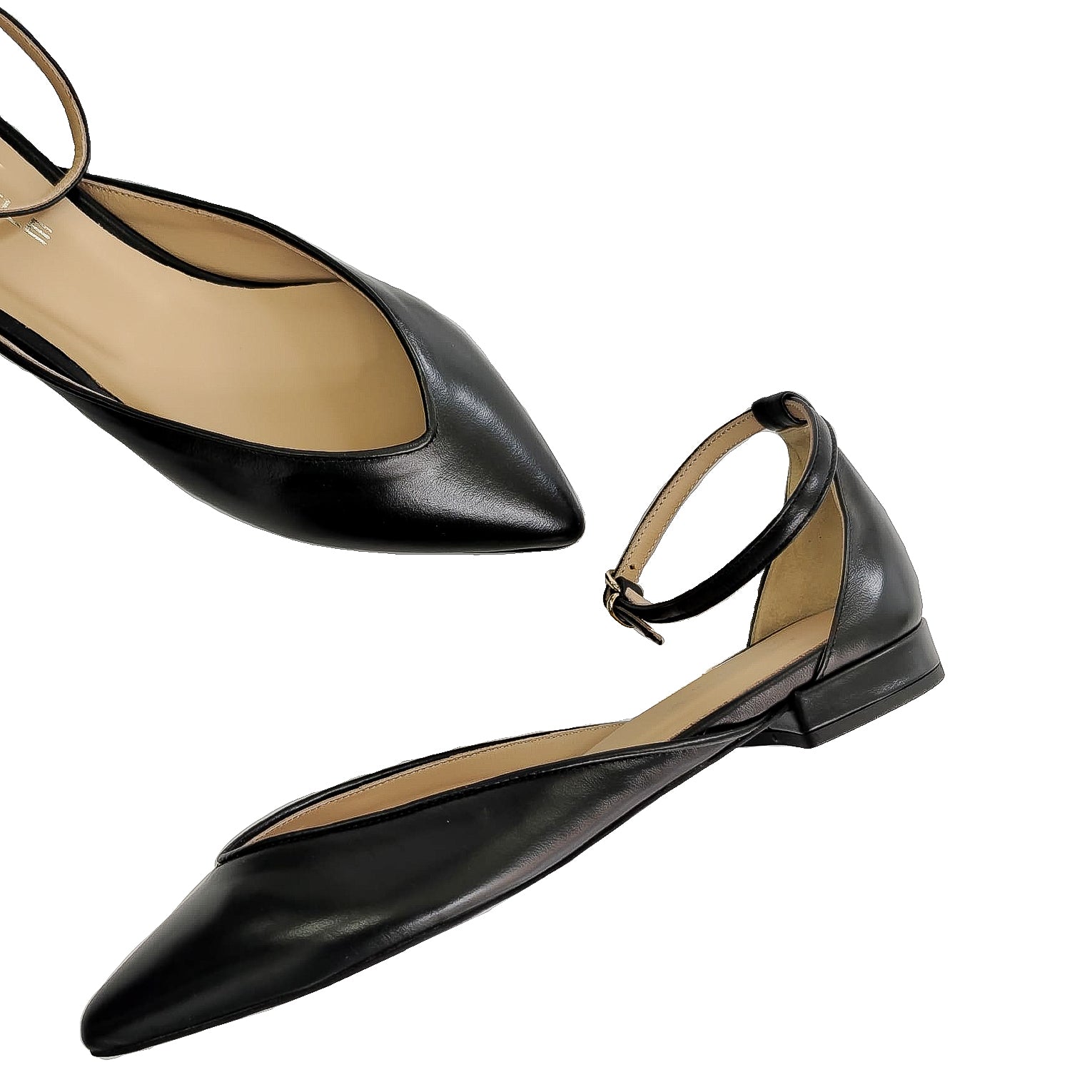 MARA-punta-tallone-ballerina-vista-punta-e-laterale-sopra-paio-nappa-nera