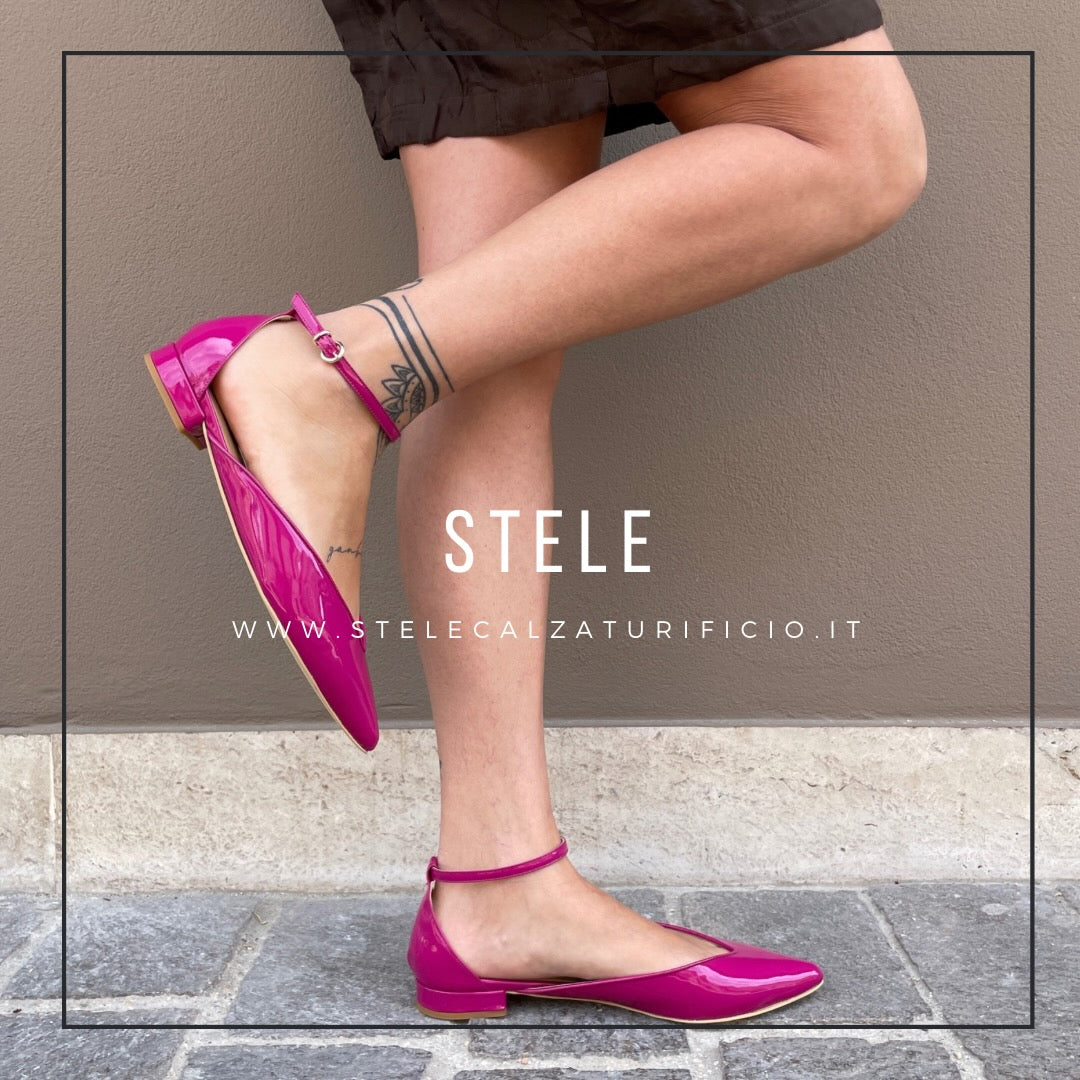 MARA-punta-tallone-ballerina-vista-indossato-tallone-vernice-ciclamino