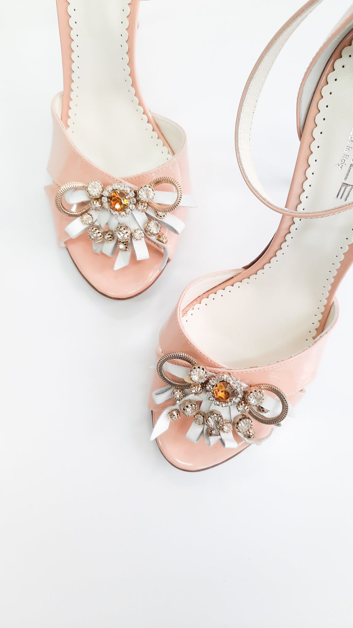 PEONIA-STRASS-sandalo-vista-punta-destra-paio-vernice-nudo-strass