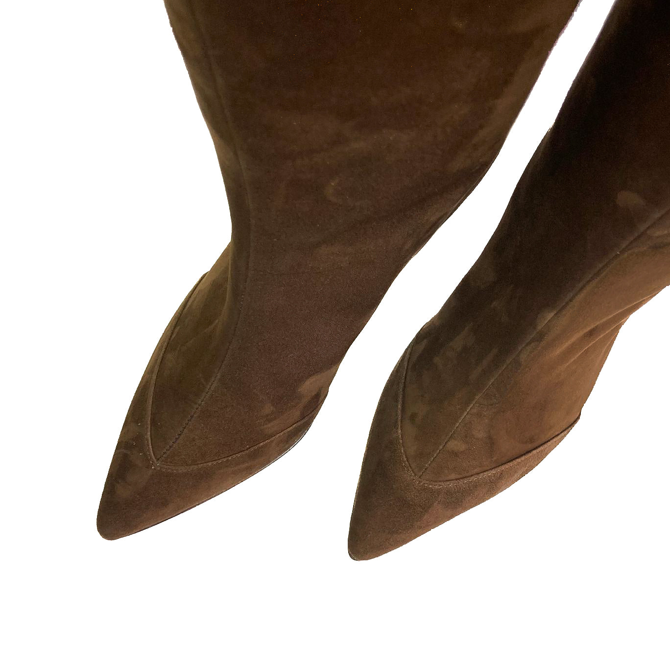 PARIGI-stivale-vista-punta-sopra-vicino-camoscio-marrone