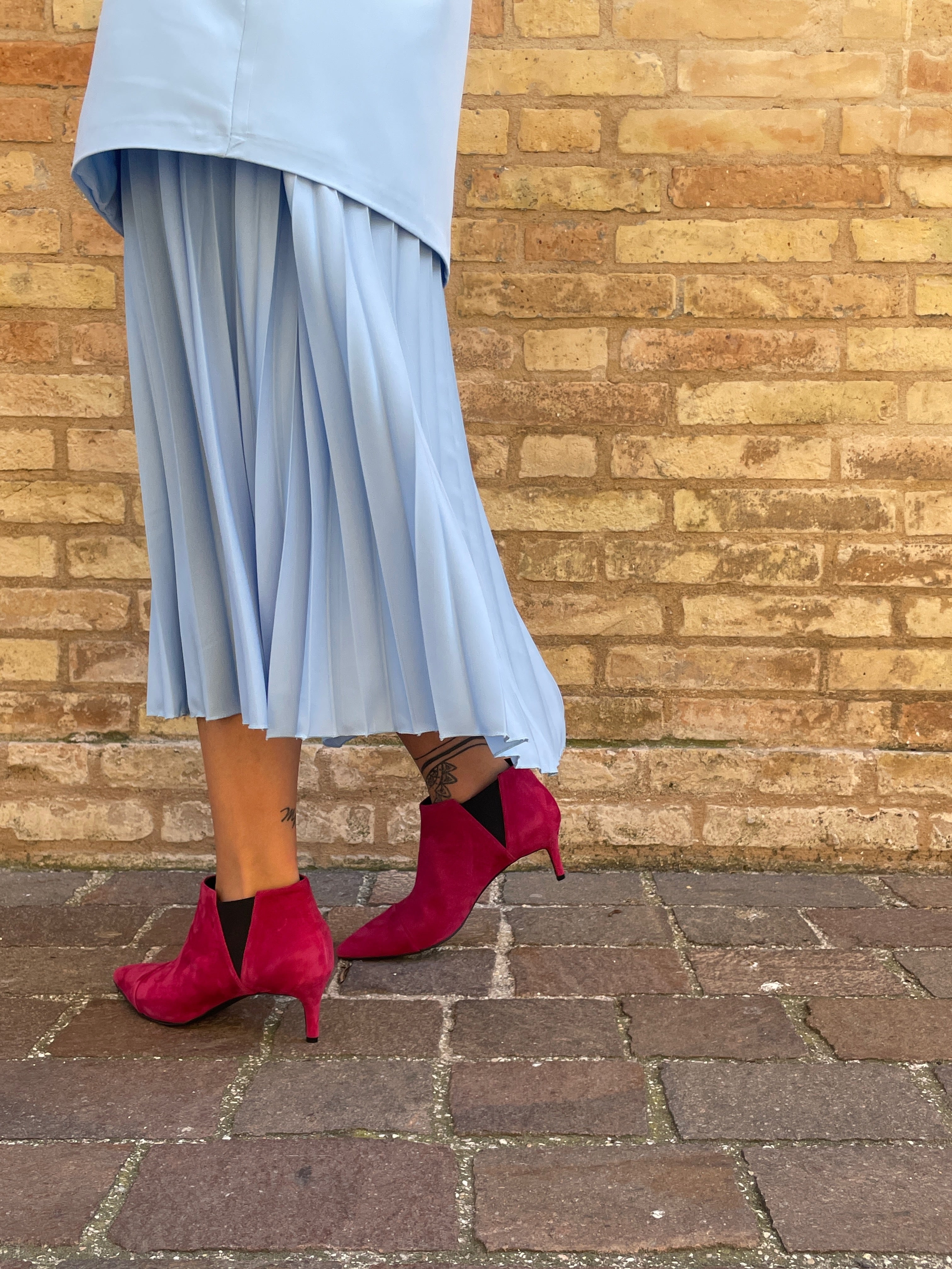 LONDRA-stivaletto-giroforma-vista-indossato-tacco-camoscio-porpora