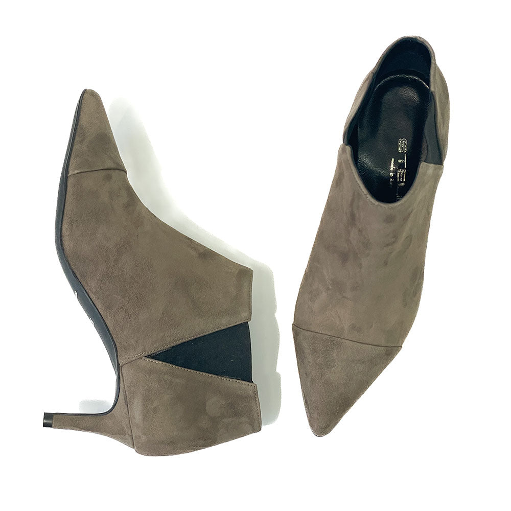 LONDRA-stivaletto-giroforma-vista-laterale-punta-sopra-camoscio-taupe