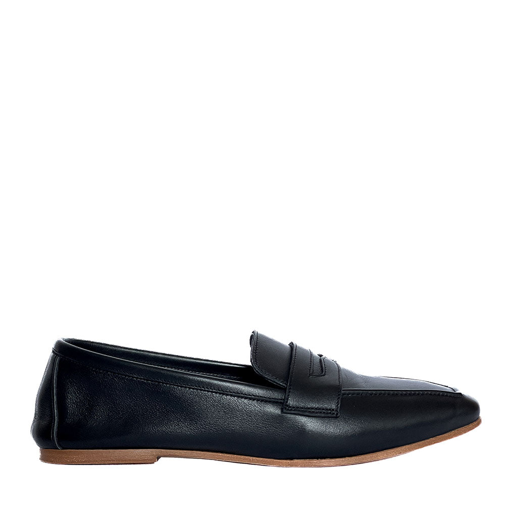 ATENE-mocassino-vista-laterale-singola-destra-nappa-nera