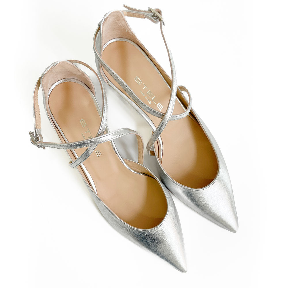 TOLOSA-slingback-vista-punta-sopra-nappa-laminata-argento