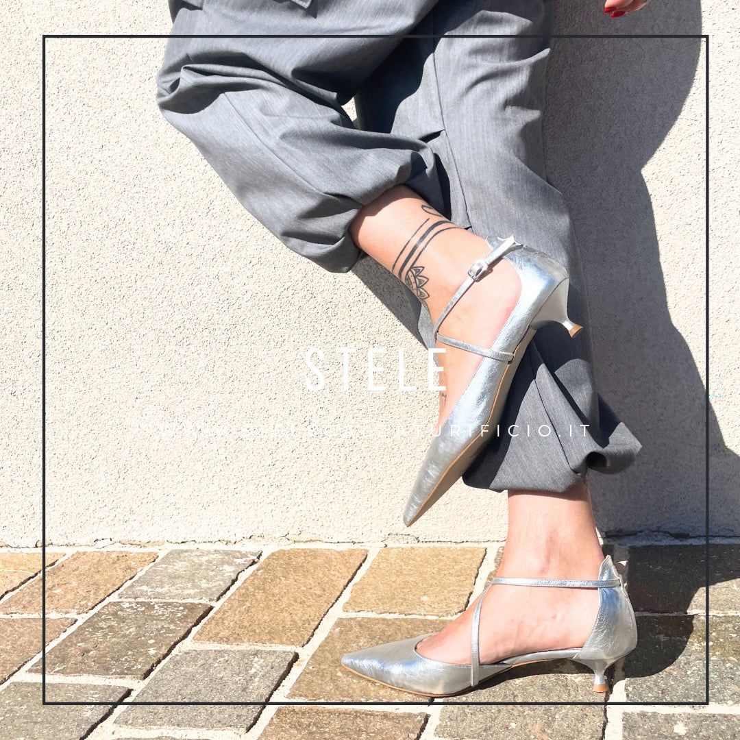 TOLOSA-slingback-vista-indossato-tallonela-nappa-laminata-argento