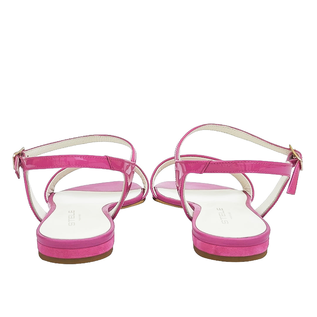 ITACA-sandalo-basso-vista-tallone-dietro-paio-vernice-fucsia