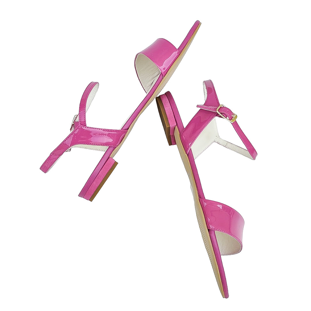 ITACA-sandalo-basso-vista-laterale-paio-sopra-vernice-fucsia