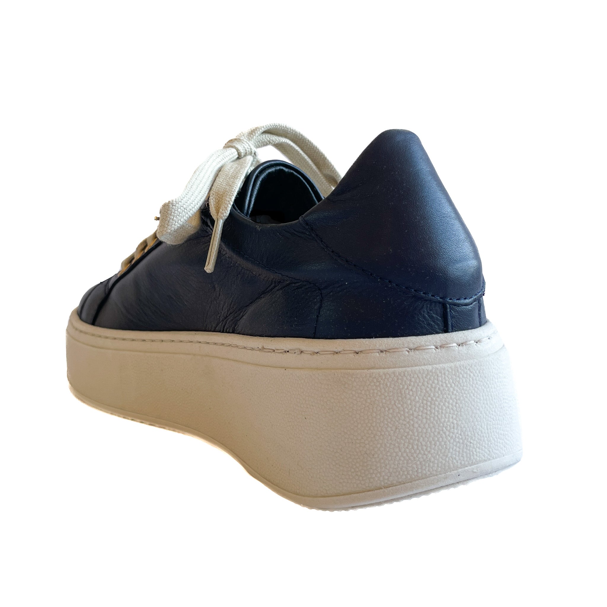 BETTY-sneakers-vista-tallone-dietro-singola-vitello-blu-accessori