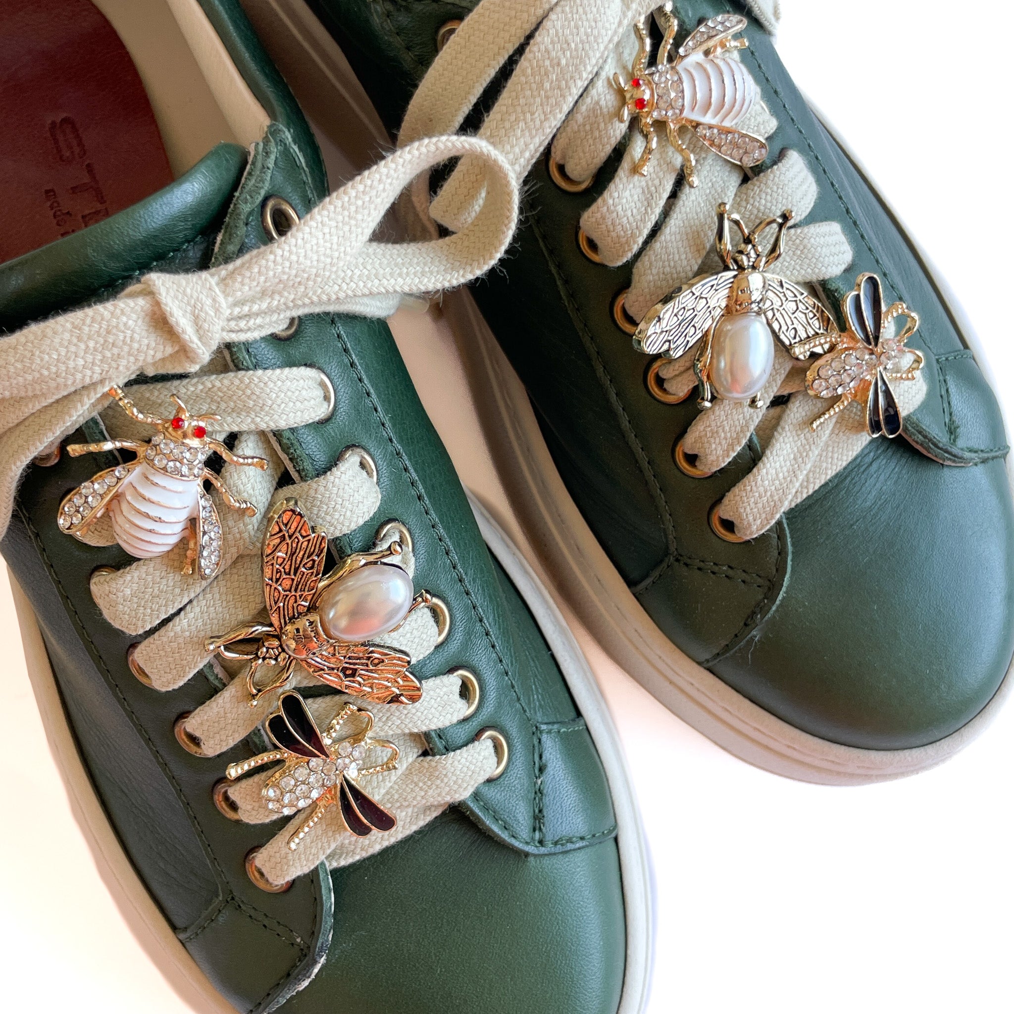 BETTY-sneakers-vista-dettaglio-accessori-vitello-verdone