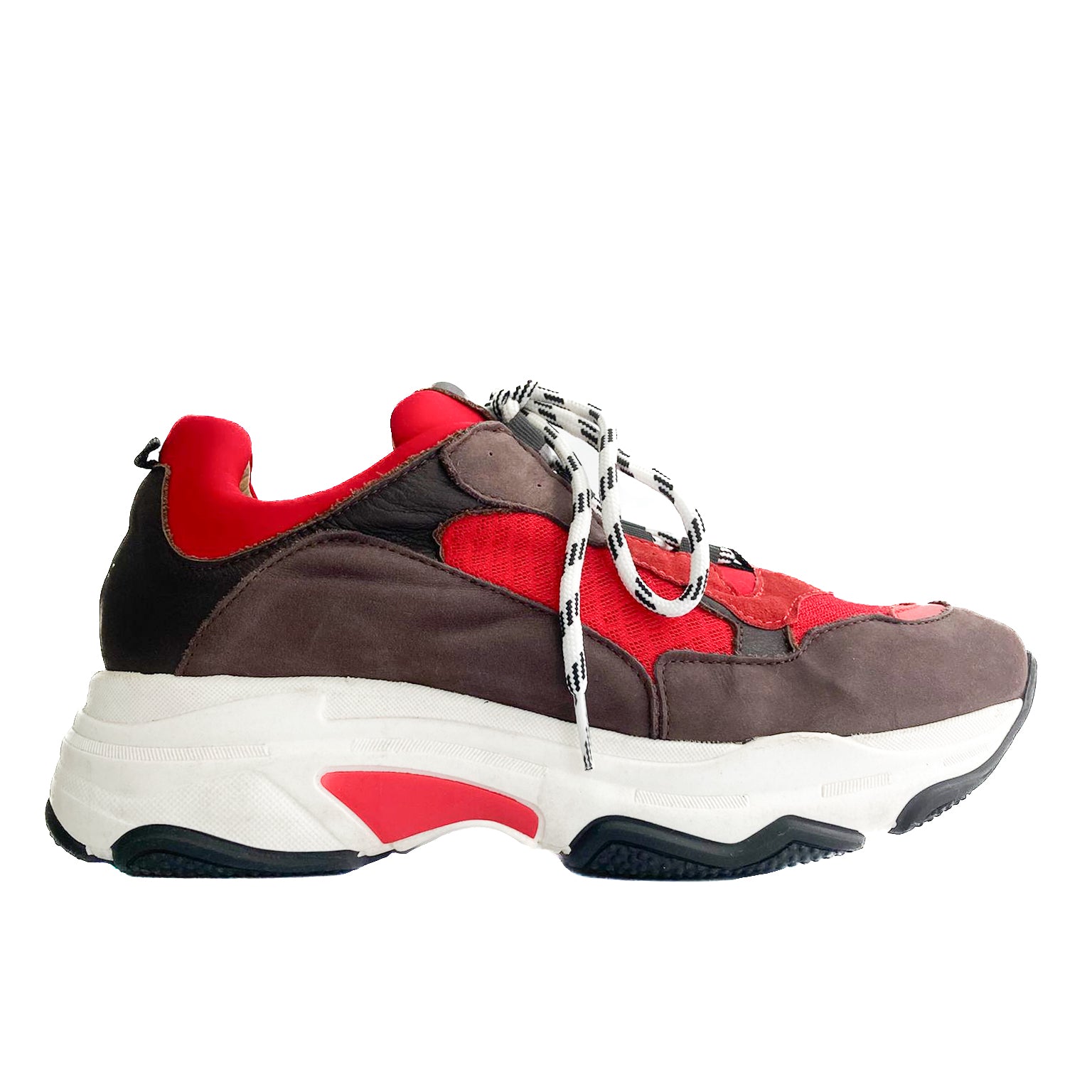 MONTECOSARO-sneakers-vista-laterale-singola-camoscio-e-vitello-cioccolato-tessuto-rosso