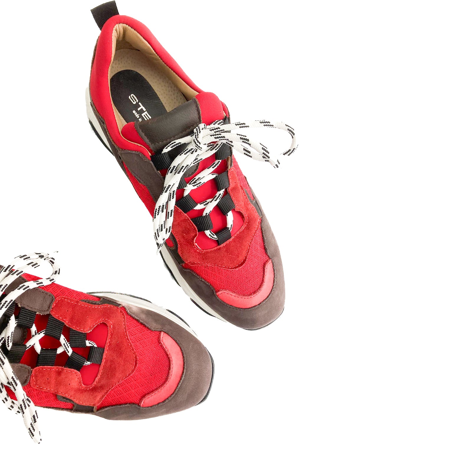 MONTECOSARO-sneakers-vista-punta-vicine-paio-camoscio-e-vitello-cioccolato-tessuto-rosso