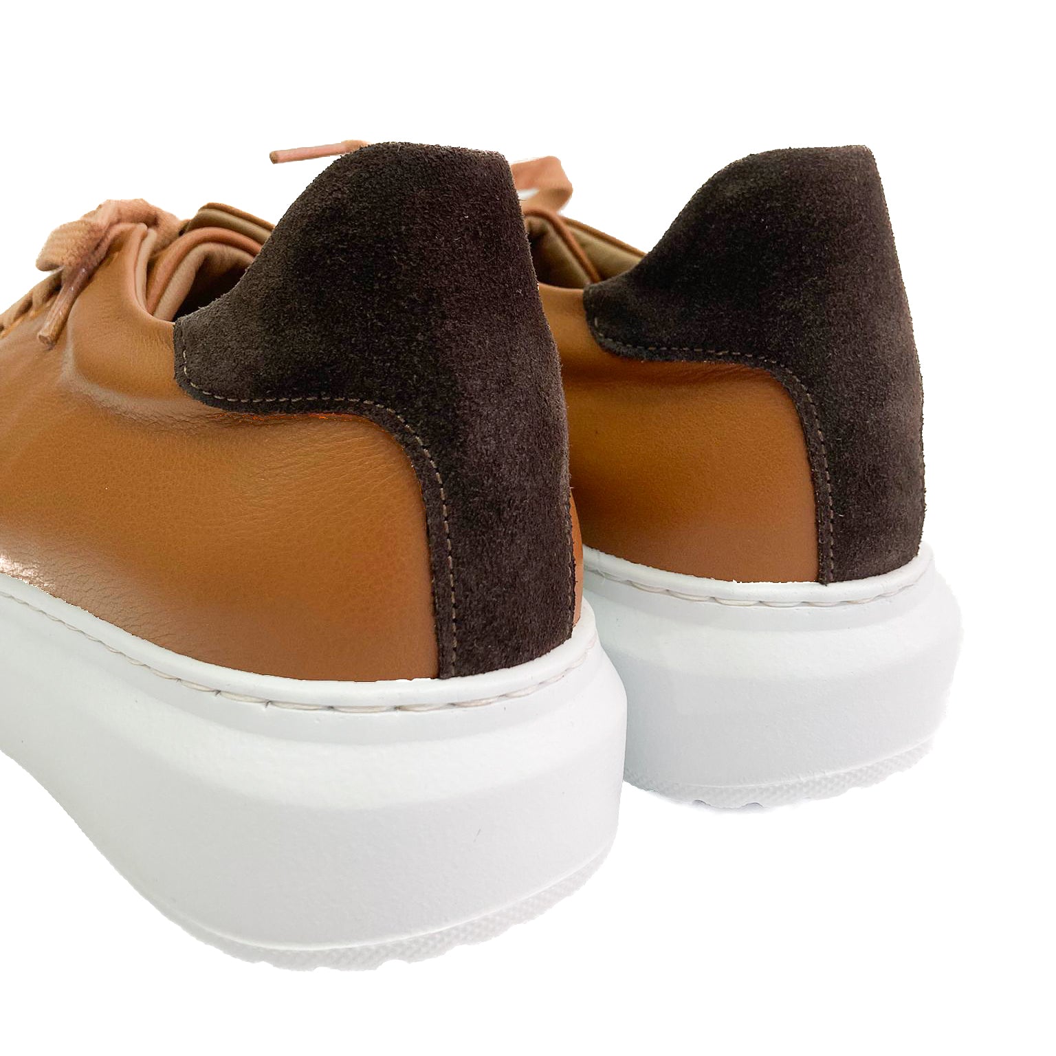 TREIA-sneakers-vista-tallone-dietro-paio-vitello-cuoio