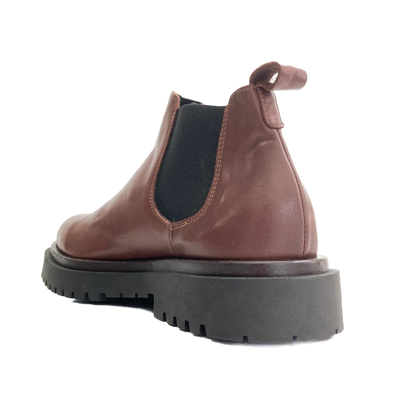 Tea-beatles-caviglia-vitello-marrone-vista-dietro-tallone