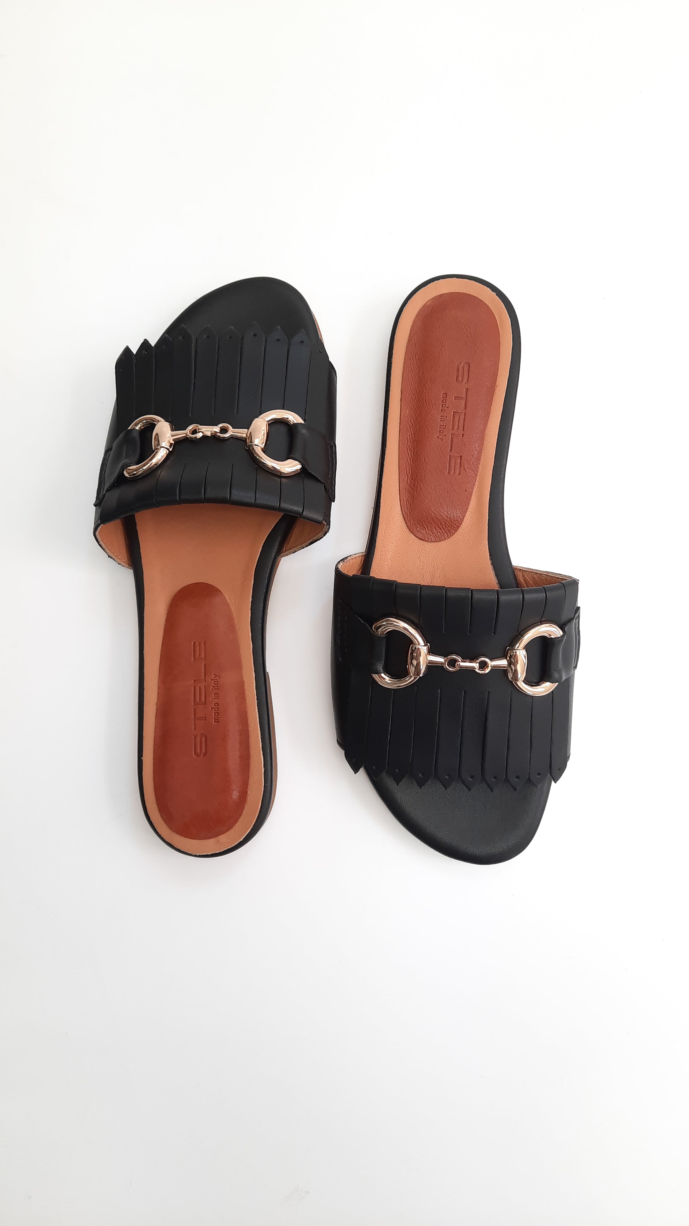 MARIPOSA-ciabattina-vista-sopra-alternate-paio-nappa-nera