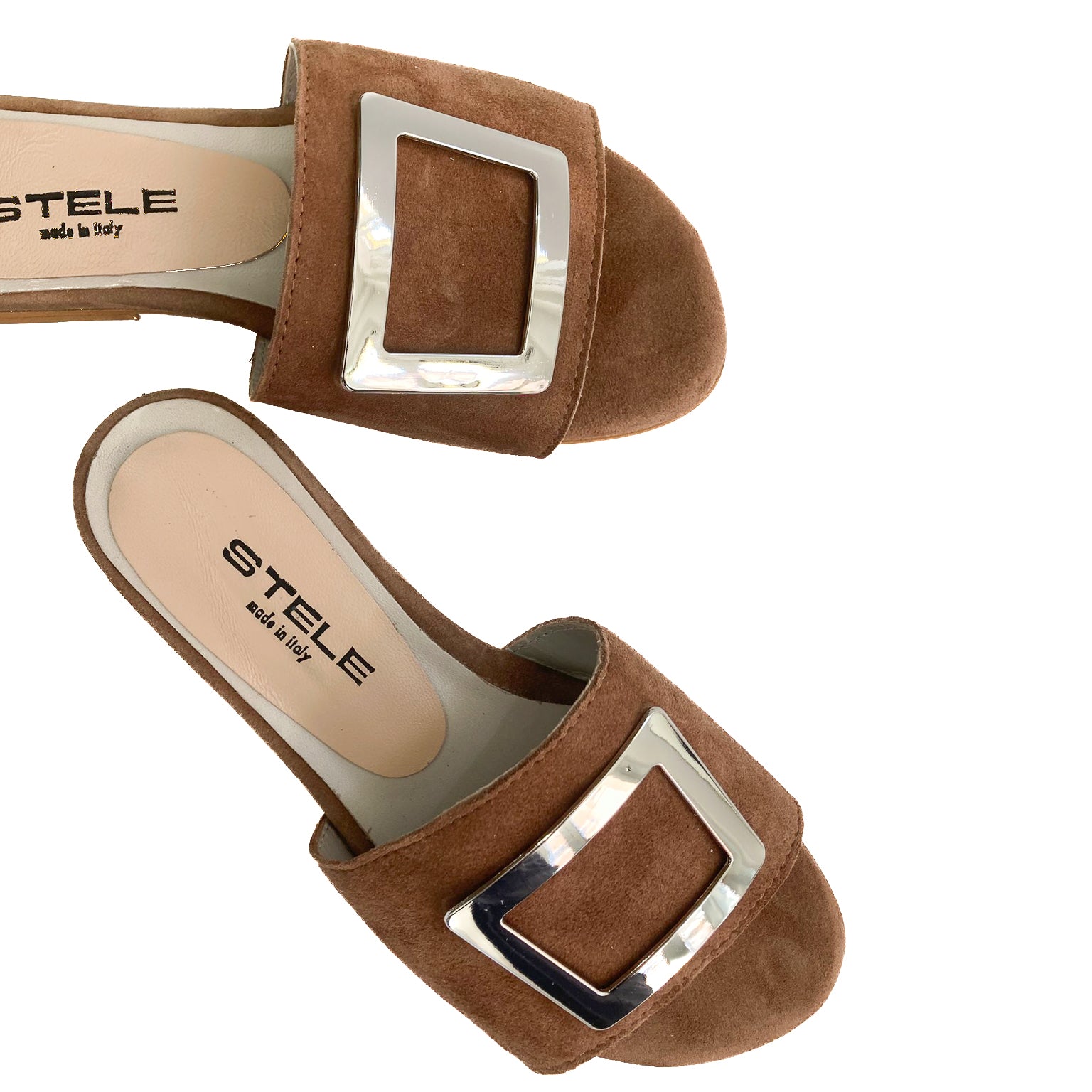 Ciabattina Guinda marrone vista dall alto con ciabatta destra angolata e sinistra con tallone tagliato