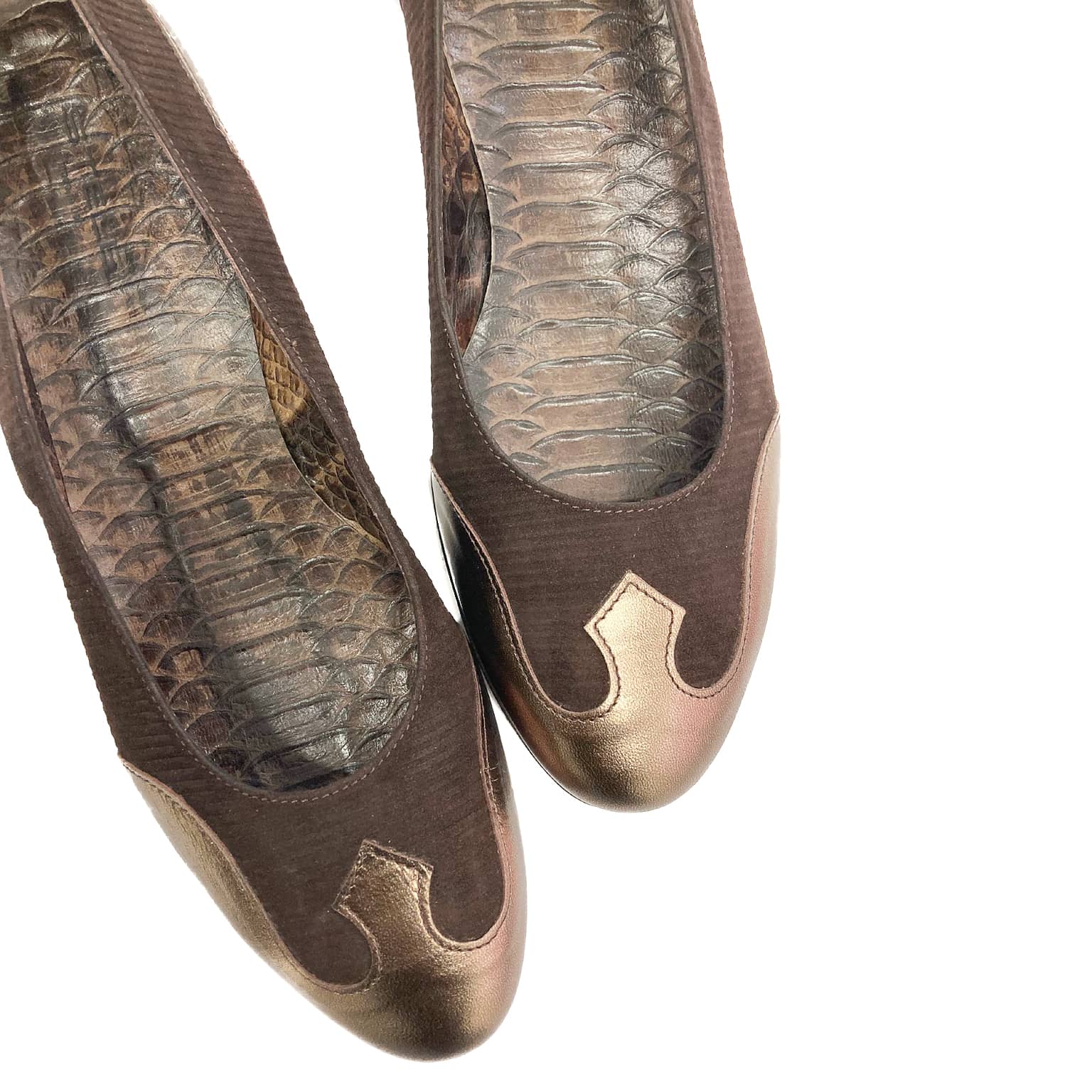 GERALDINE-ballerina-vista-punta-vivine-sopra-laminato-bronzo-camoscio-marrone