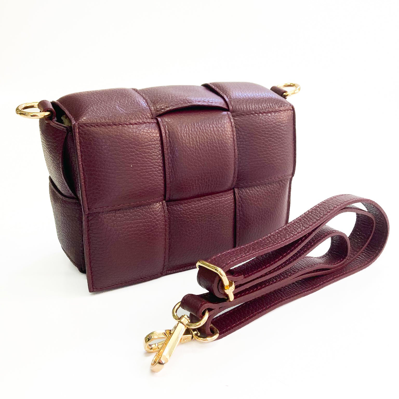 Astra-Bag-vitello-bordeaux-vista-con-tracolla-elegante-pratica