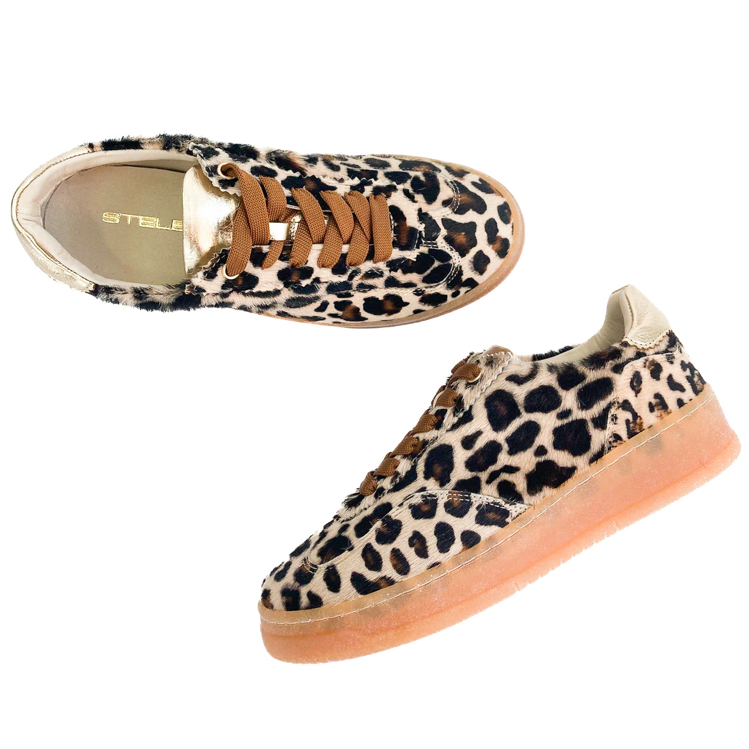 ESSEN-sneakers-vista-laterale-punta-sopra-paio-storte-cavallino-maculato-laminato-platino