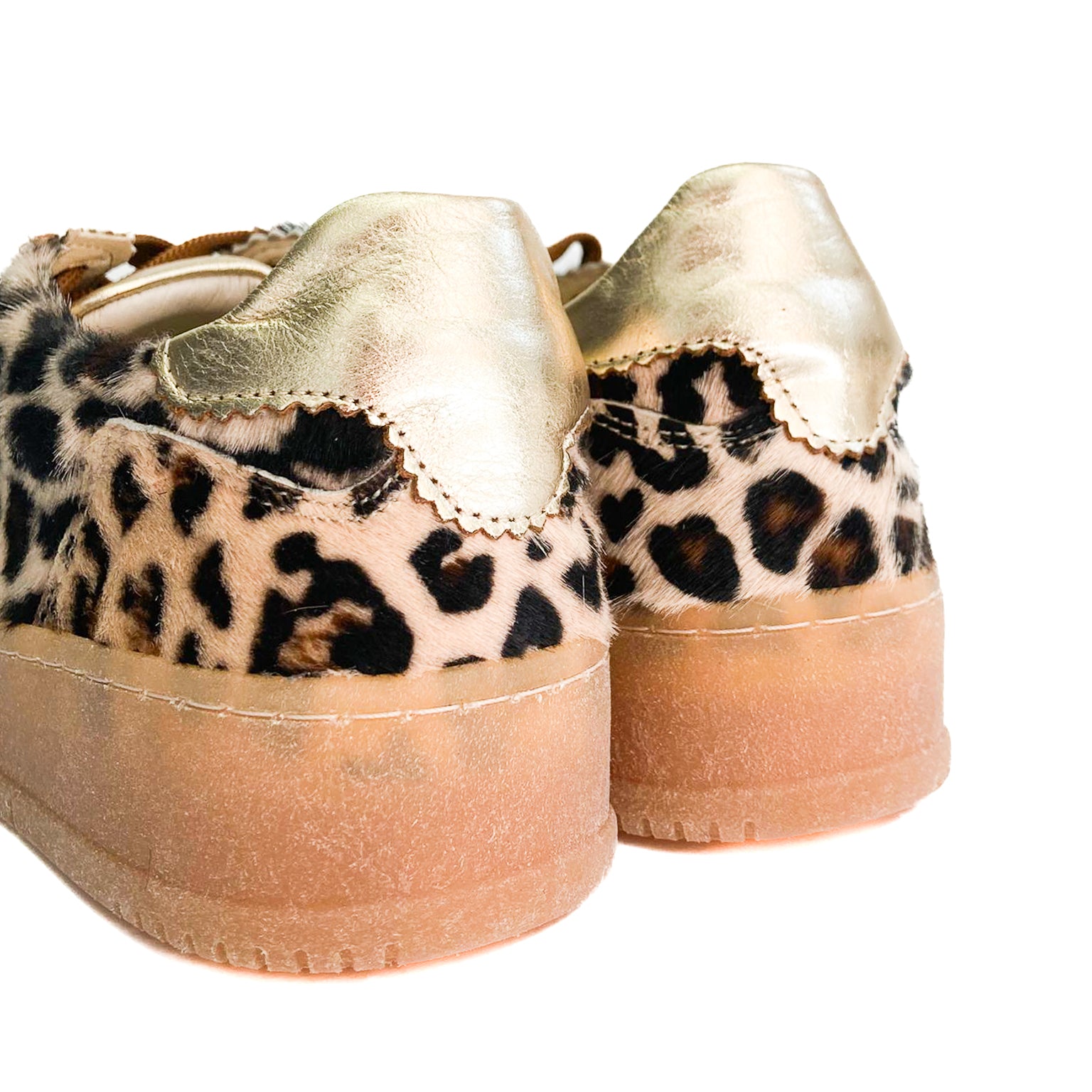 ESSEN-sneakers-vista-tallone-lato-paio-cavallino-maculato-laminato-platino