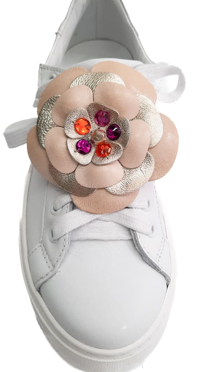 FIORE-CON-PIETRE-accessori-vista-indossato-sneakers-nappa-nudo-laminato-platino