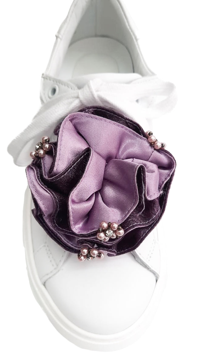 FIORE-VIOLA-accessori-vista-indossato-sopra-tessuto-viola-lilla