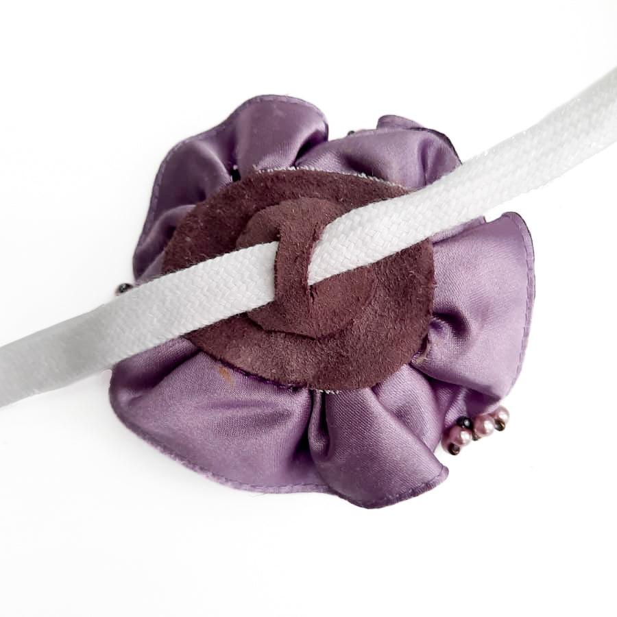 FIORE-VIOLA-accessori-vista-dietro-laccio-tessuto-viola-lilla