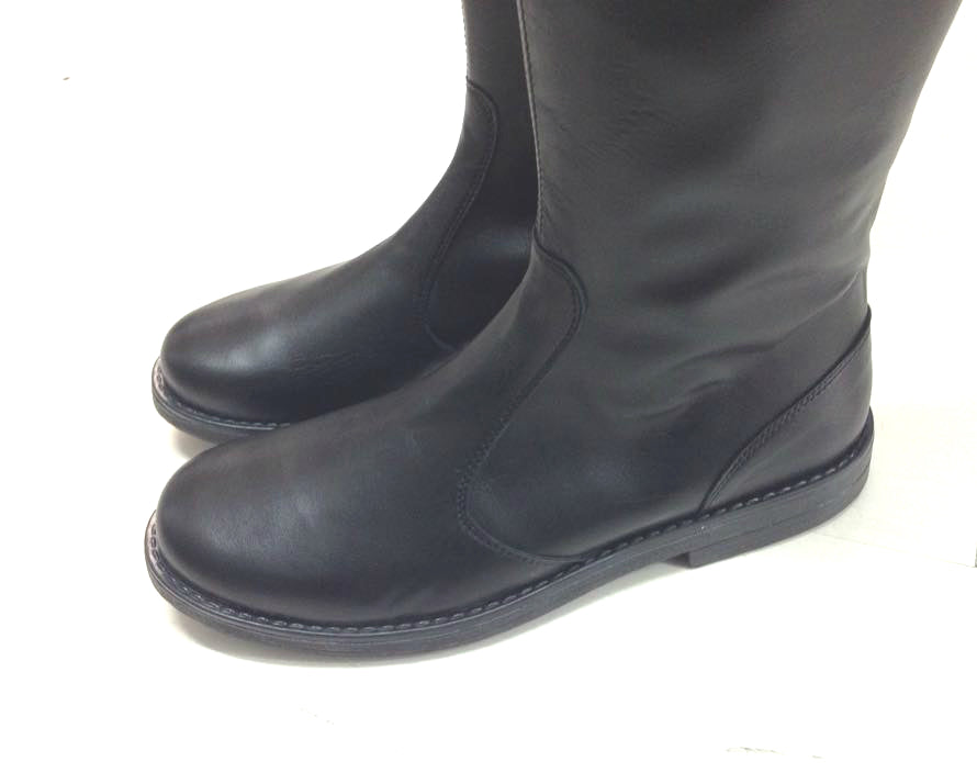 INOCENCIA-stivale-vista-punta-sopra-paio-vicino-vitello-nero