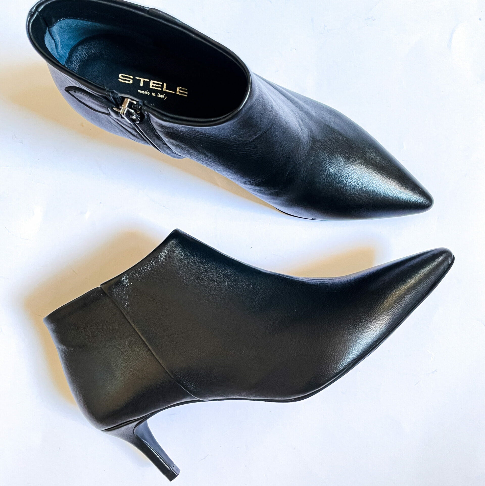 ISIDORA-stivaletto-giroforma-vista-punta-e-laterale-nappa-nera