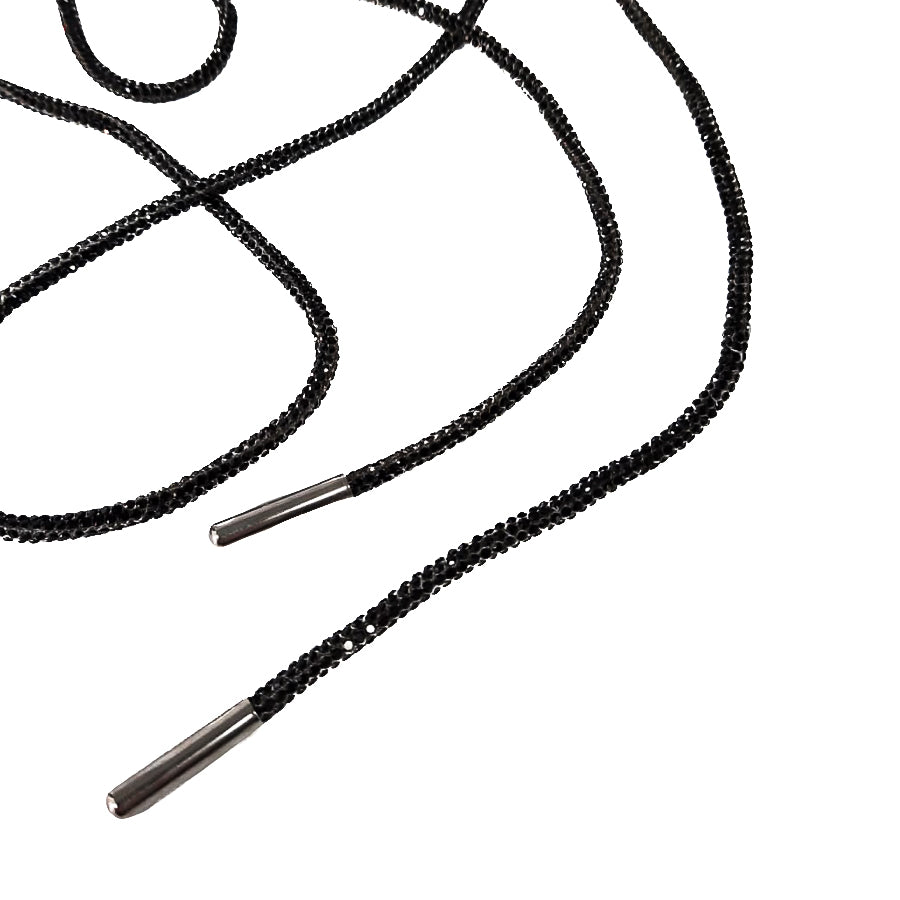 LACCI-STRASS-accessori-per-scarpe-vista-srotolati-sopra-strass-nero