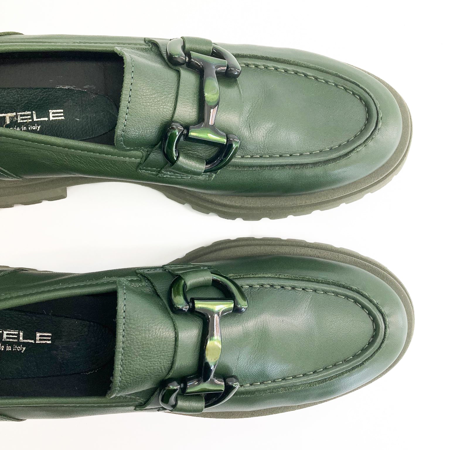 MARZIA-mocassini-vista-punta-con-accessorio-singola-vitello-verdone