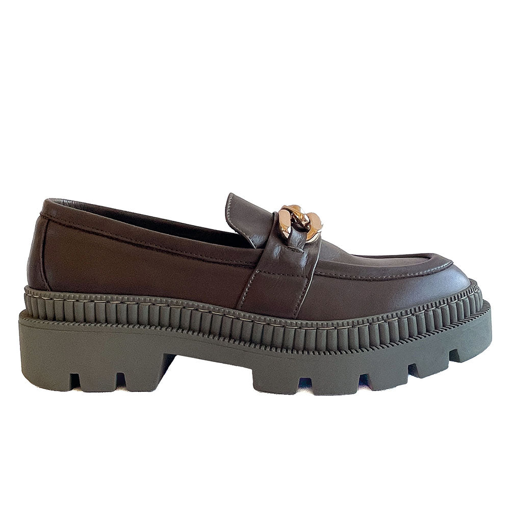 NISIDA-mocassino-vista-laterale-vitello-verde-cactus-accessorio-oro