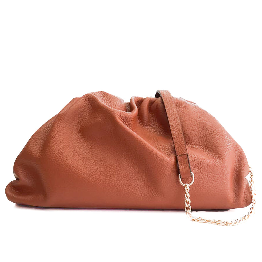 NUVOLA-M-BAG-borsa-clutch-vista-frontale-tracolla-vitello-cuoio