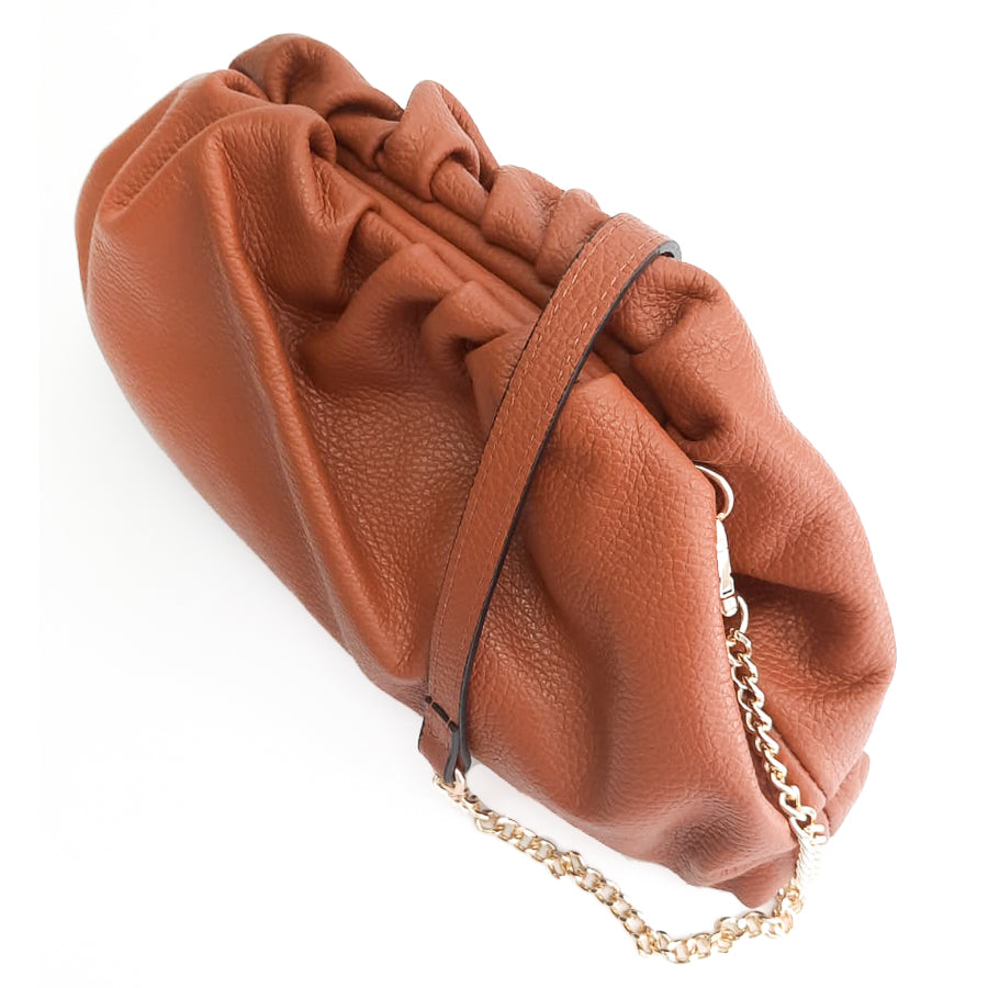 NUVOLA-M-BAG-borsa-clutch-vista-sopra-tracolla-vitello-cuoio