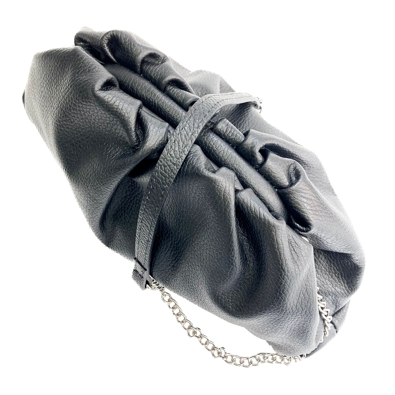 NUVOLA-M-BAG-borsa-clutch-vista-sopra-tracolla-apoggiata-vitello-nera