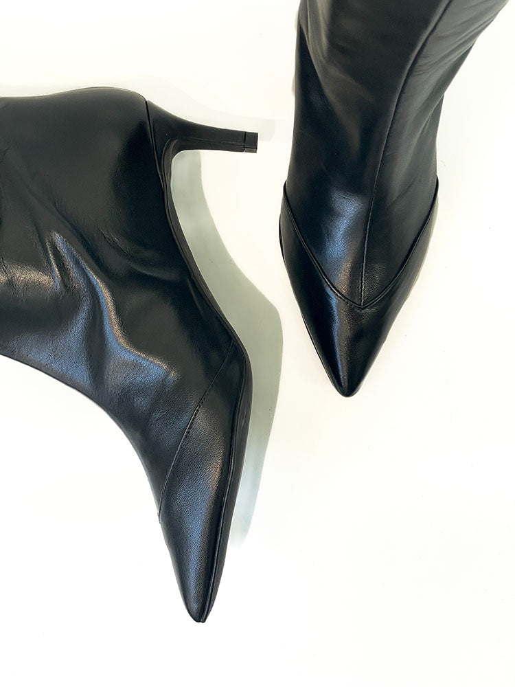 PARIGI-stivale-vista-punta-laterale-vicino-nappa-nero-tacco-5