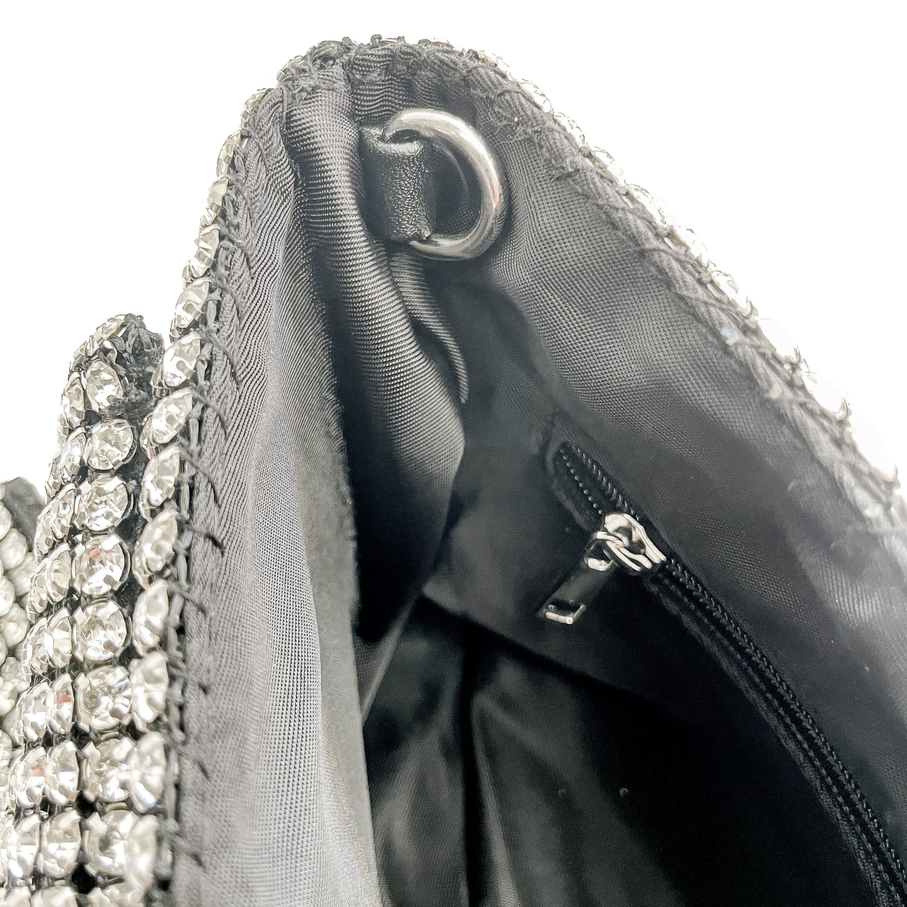 YUBA-BAG-borse-pochette-vista-sopra-aperta-vicino-tessuto-strassato-nero-cry